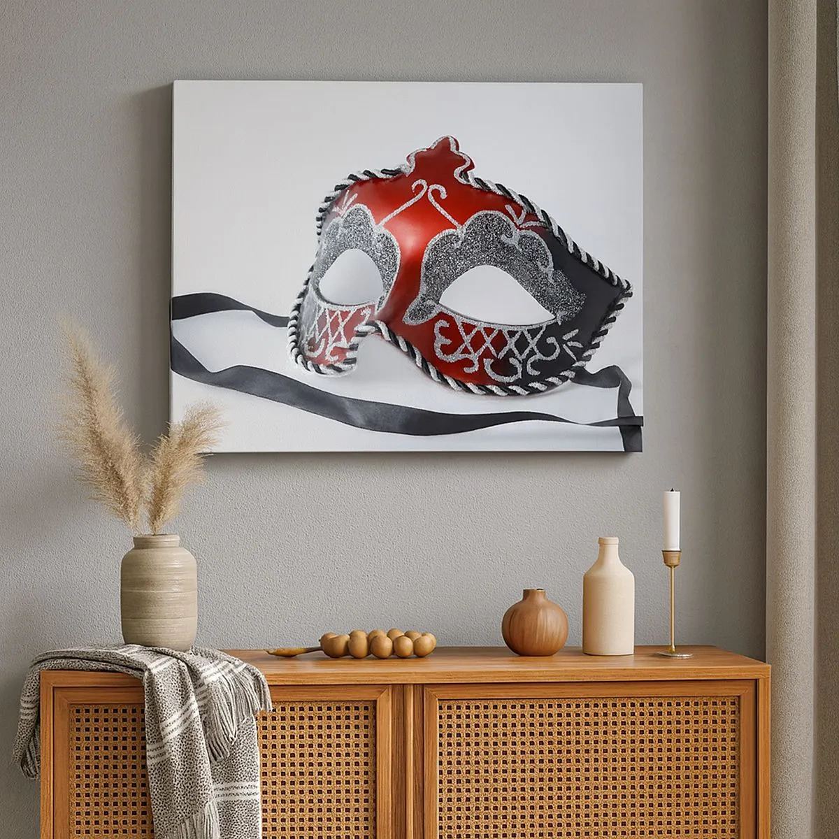 Canvastavla - Bild på duk - Röd karnevalmask på en ljus bakgrund - 70x50cm - Inbjudan till bal - Modern väggdekoration för vardagsrum och sovrum ARTTOR