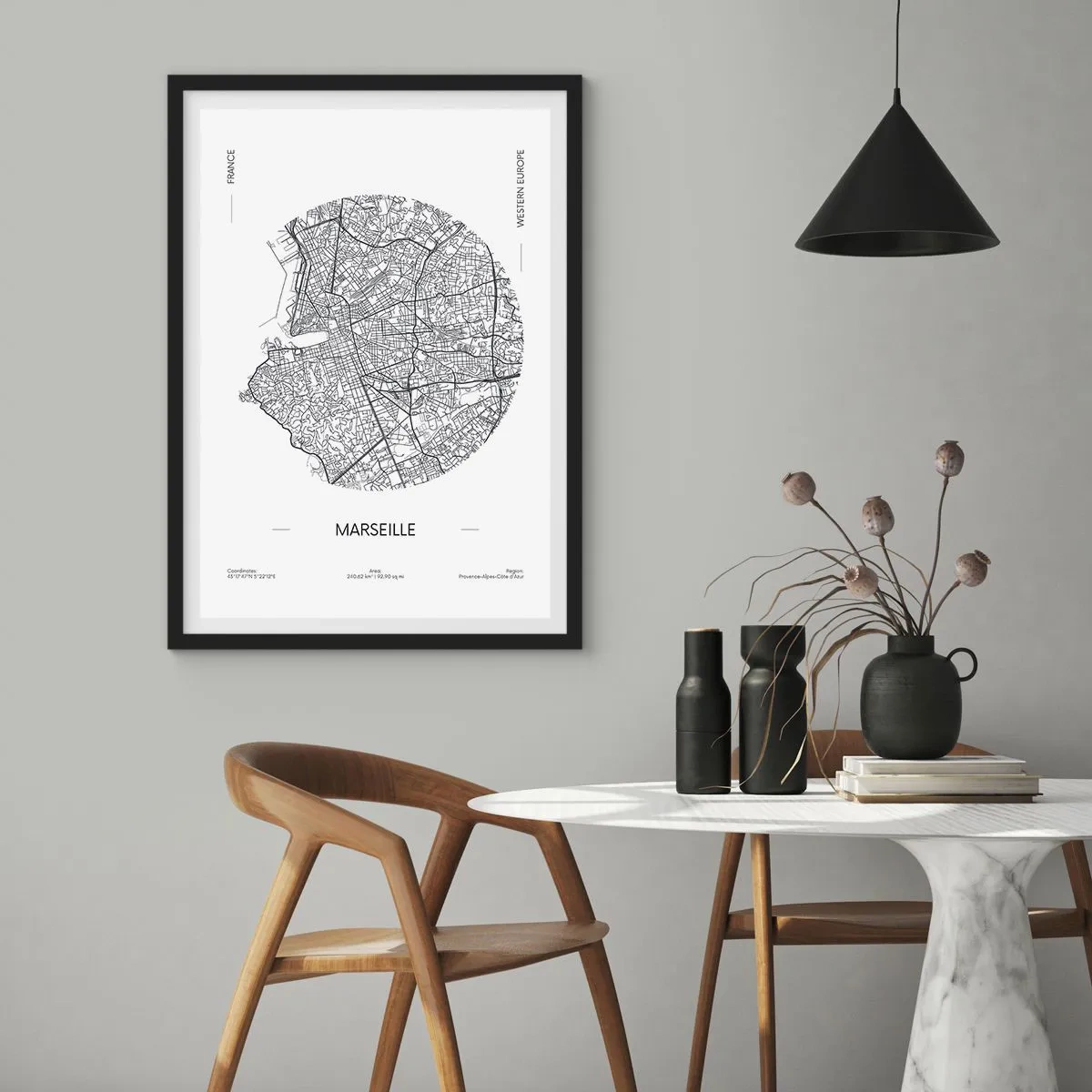 Affisch i svart ram - Minimalistisk karta över Marseille i en cirkel - 50x70cm - Marseilles anatomi - Modern väggdekoration för vardagsrum och sovrum ARTTOR