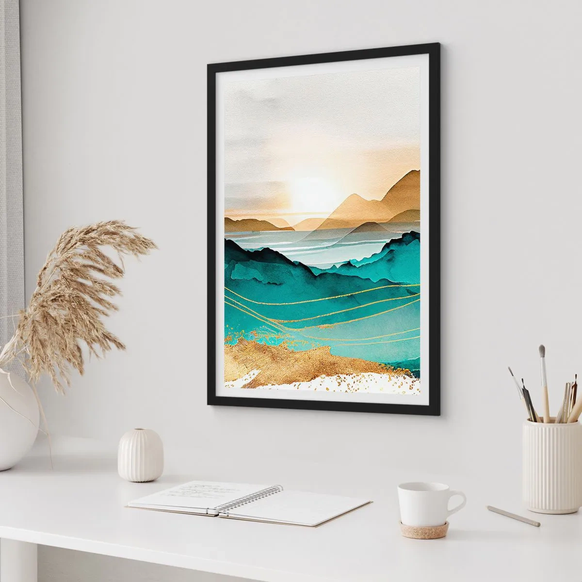 Affisch i svart ram - Ett pittoreskt bergslandskap i nyanser av turkos och guld - 50x70cm - På gränsen till abstraktion - landskap - Modern väggdekoration för vardagsrum och sovrum ARTTOR