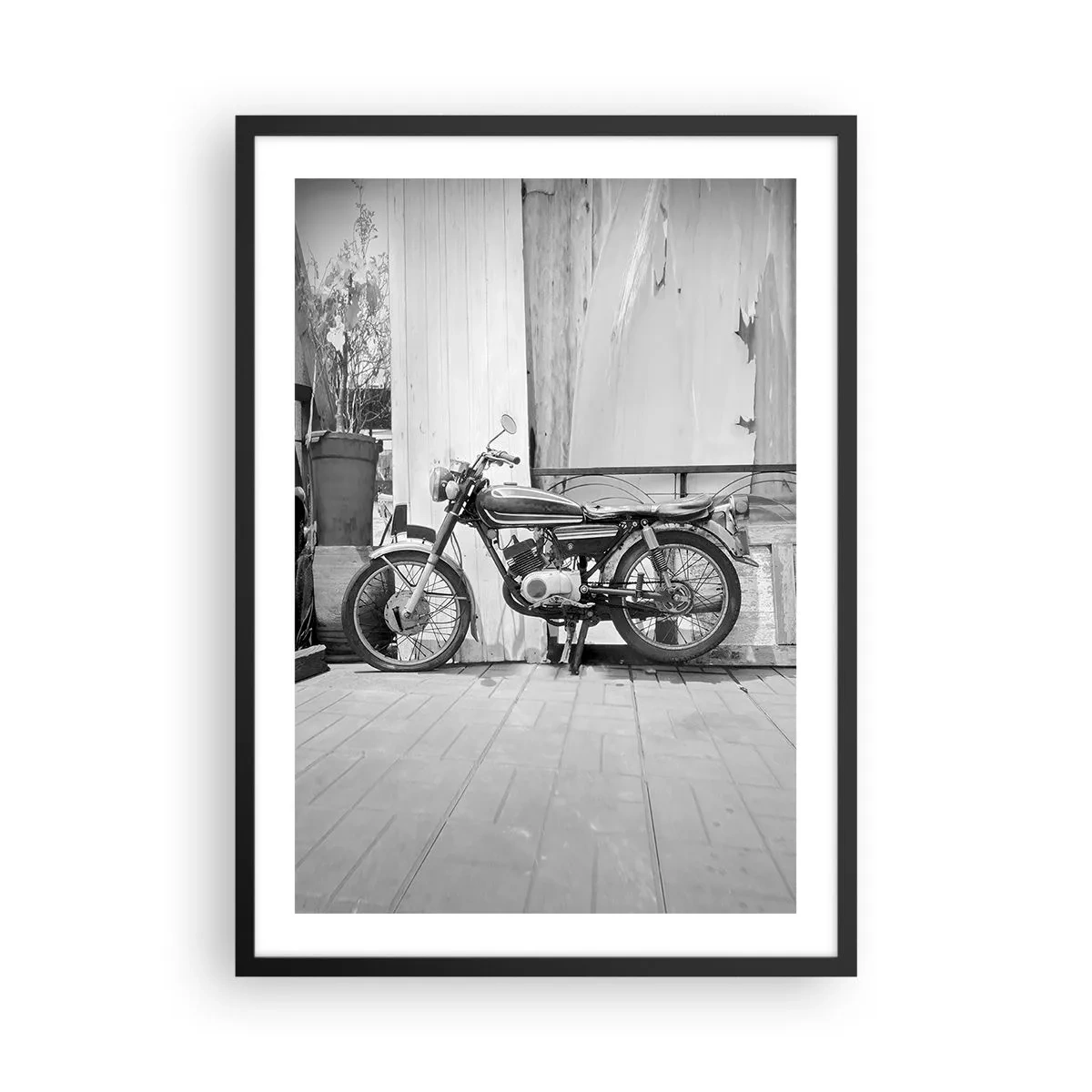 Affisch i svart ram - Retro motorcykel mot en trävägg - 50x70cm - Klassik framför allt - Modern väggdekoration för vardagsrum och sovrum ARTTOR