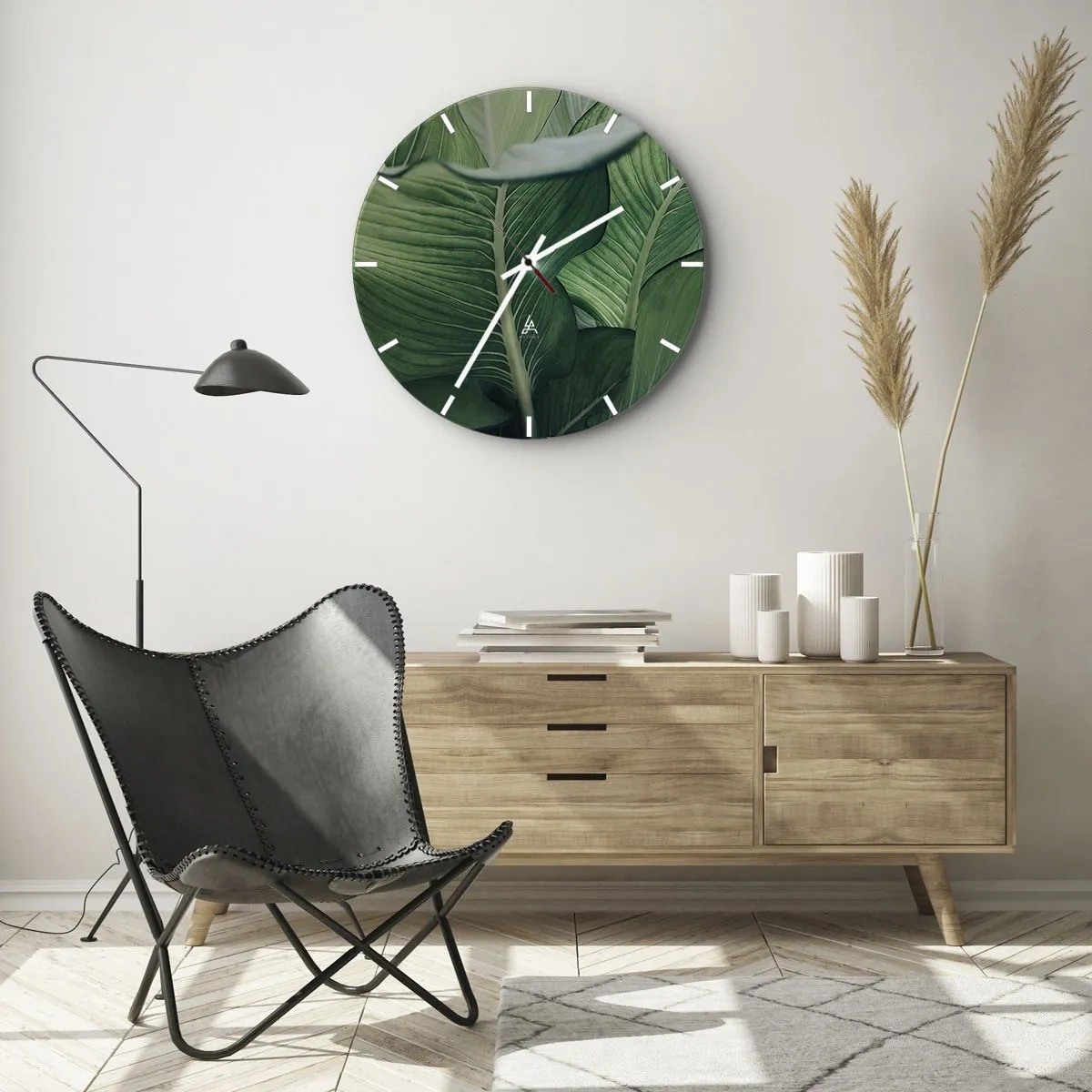 Väggklocka - Klocka på glas - Närbild av intensivt gröna tropiska blad - 30x30cm - Livet intensivt grönt - Modern väggdekoration för vardagsrum, kök och sovrum ARTTOR