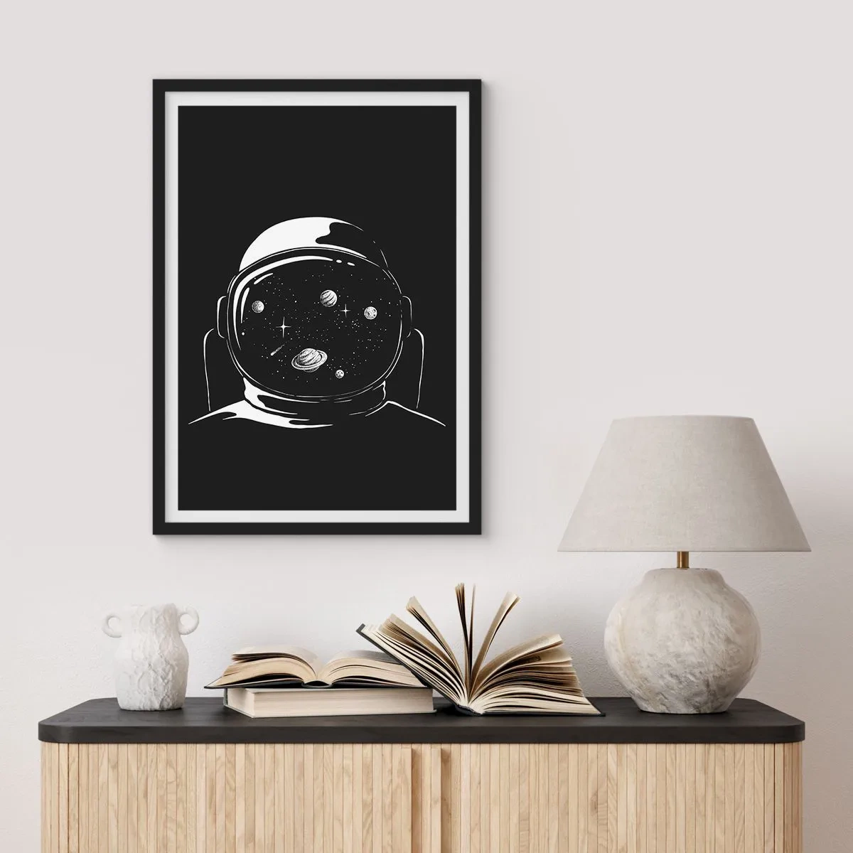 Affisch i svart ram - Astronaut med rymden reflekterad i sin hjälm - 50x70cm - Fin utsikt - Modern väggdekoration för vardagsrum och sovrum ARTTOR