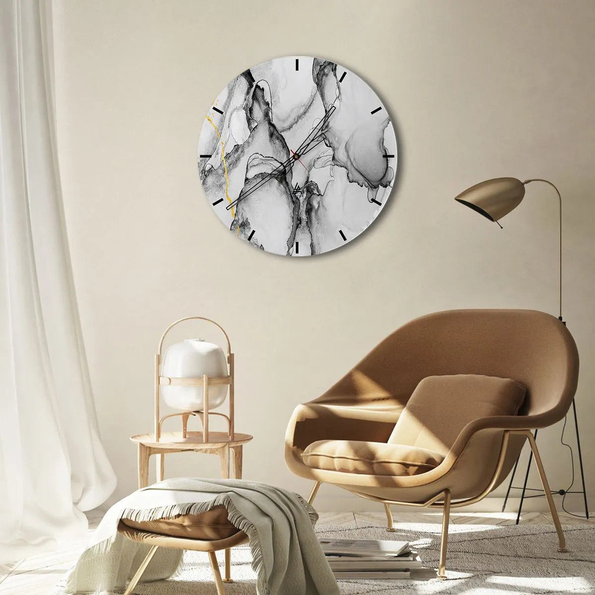Väggklocka - Klocka på glas - En abstrakt komposition i grå nyanser med en touch av guld. - 30x30cm - Komposition med guldmotiv - Modern väggdekoration för vardagsrum, kök och sovrum ARTTOR