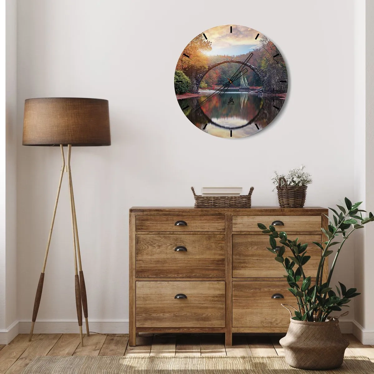 Väggklocka - Klocka på glas - En stenvalvsbro som speglar sig i vattnet skapar en cirkel - 30x30cm - På andra sidan av spegeln - Modern väggdekoration för vardagsrum, kök och sovrum ARTTOR