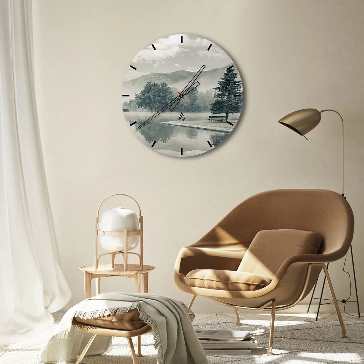 Väggklocka - Klocka på glas - Morgondimma över en tyst sjö bland bergen - 30x30cm - Sjön sover fortfarande - Modern väggdekoration för vardagsrum, kök och sovrum ARTTOR