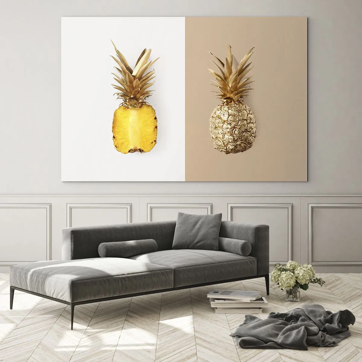 Glastavla - Bild på glas - En skivad och gyllene ananas på två kontrasterande bakgrunder - 70x50cm - Ananas för oss - Modern väggdekoration för vardagsrum och sovrum ARTTOR