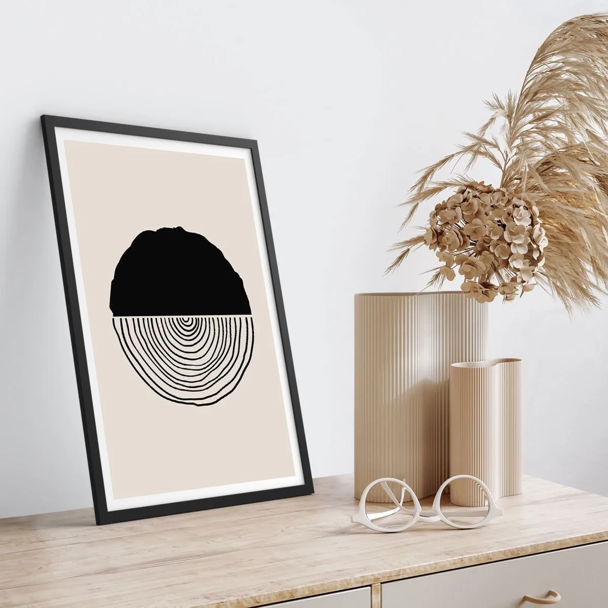 Affisch i svart ram - En minimalistisk grafik som visar ett tvärsnitt av trä - 50x70cm - Hälften hälften - Modern väggdekoration för vardagsrum och sovrum ARTTOR