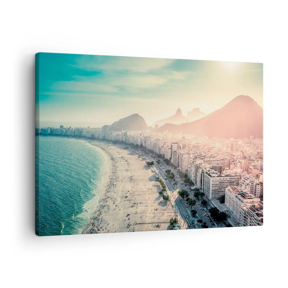 Canvastavla - Bild på duk - Panorama över Copacabana-stranden med berg i bakgrunden i Rio de Janeiro - 70x50cm - Evig semester i Rio - Modern väggdekoration för vardagsrum och sovrum ARTTOR