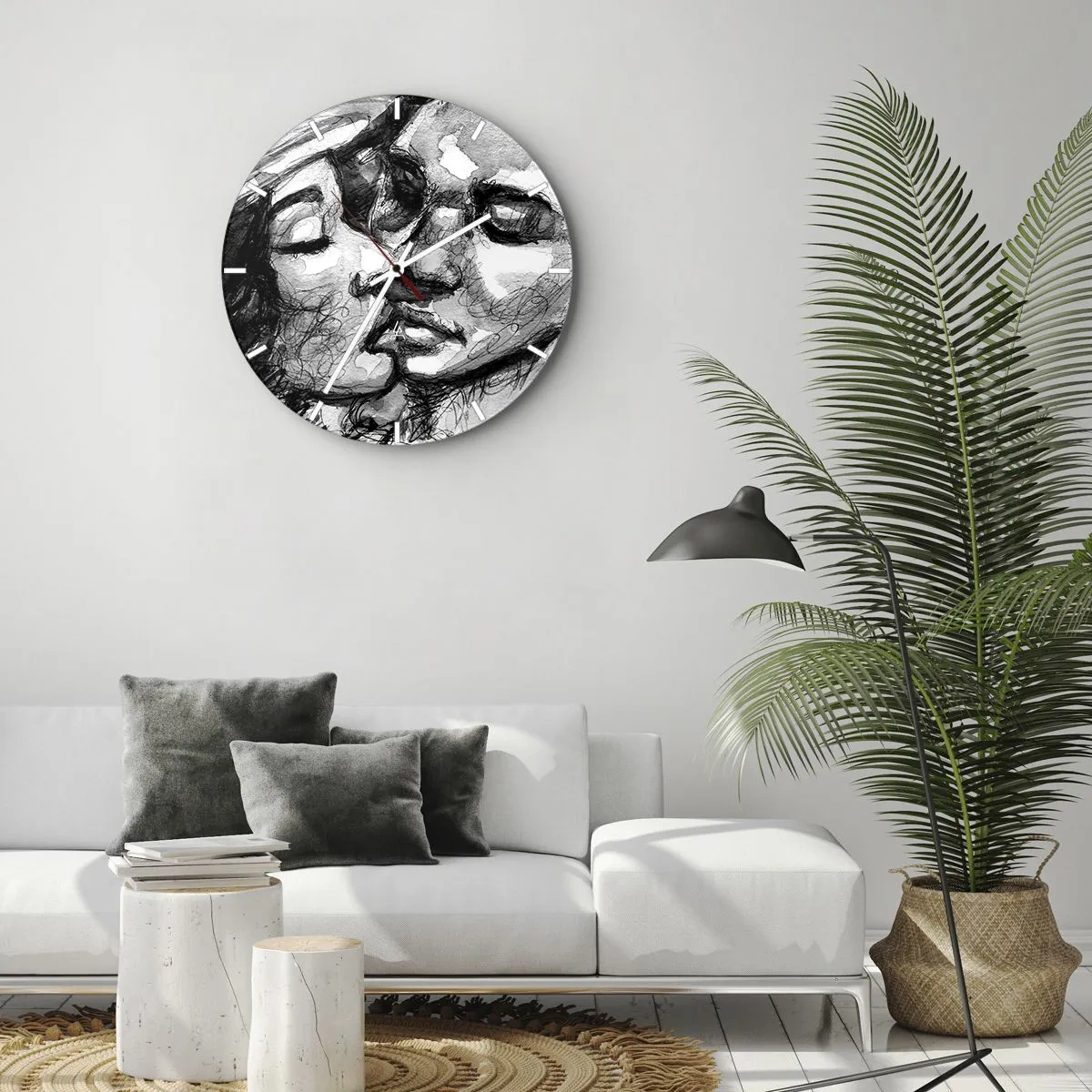 Väggklocka - Klocka på glas - Svartvit skiss av ett kyssande par - 30x30cm - Ett ömt ögonblick - Modern väggdekoration för vardagsrum, kök och sovrum ARTTOR