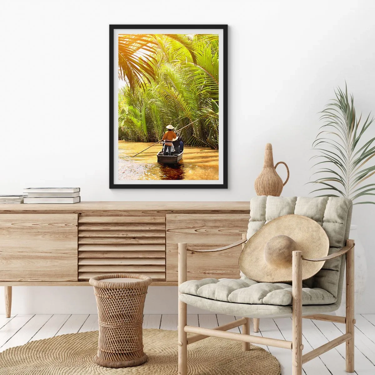 Affisch i svart ram - En traditionell båt i en tropisk palmskog upplyst av solen - 50x70cm - Genom en palmravin - Modern väggdekoration för vardagsrum och sovrum ARTTOR