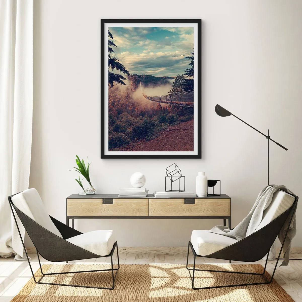 Affisch i svart ram - En hängbro bland dimmiga berg vid solnedgången - 50x70cm - Över höstskogen - Modern väggdekoration för vardagsrum och sovrum ARTTOR