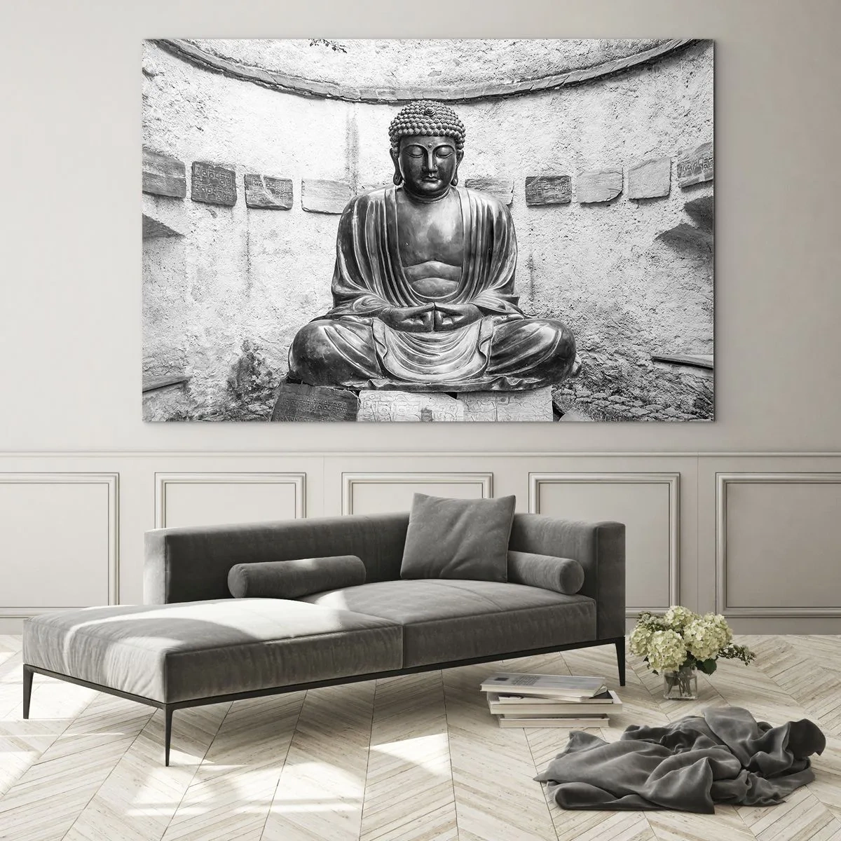 Glastavla - Bild på glas - Svartvit staty av Buddha i meditativ pose - 70x50cm - Hos lugnets källor - Modern väggdekoration för vardagsrum och sovrum ARTTOR