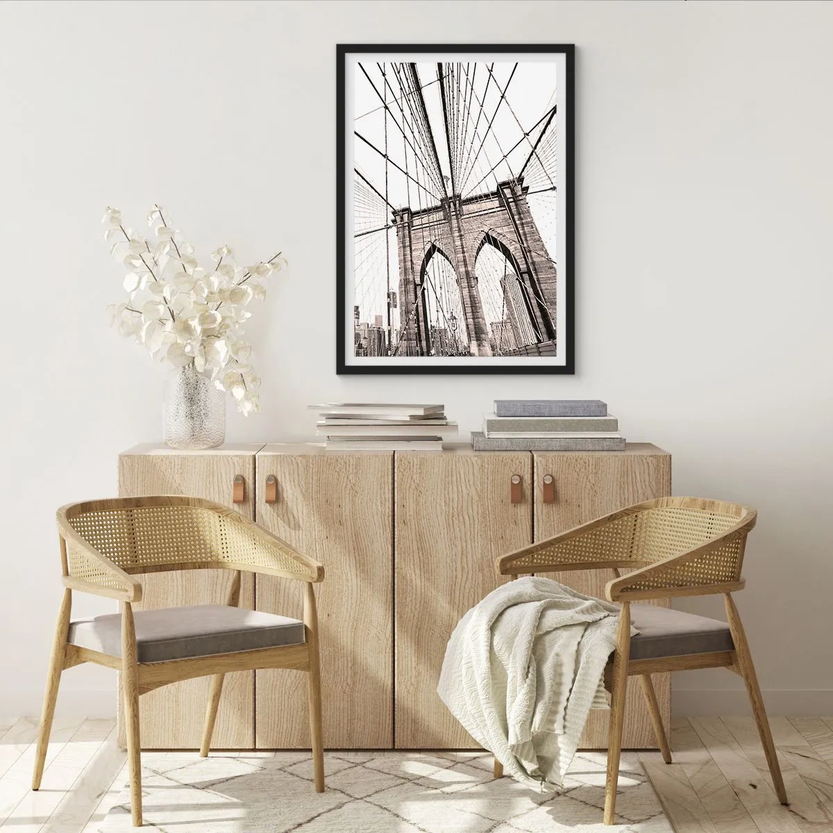 Affisch i svart ram - Svartvitt fotografi av bron från gångbrons perspektiv. - 50x70cm - Domkyrkan i New York - Modern väggdekoration för vardagsrum och sovrum ARTTOR