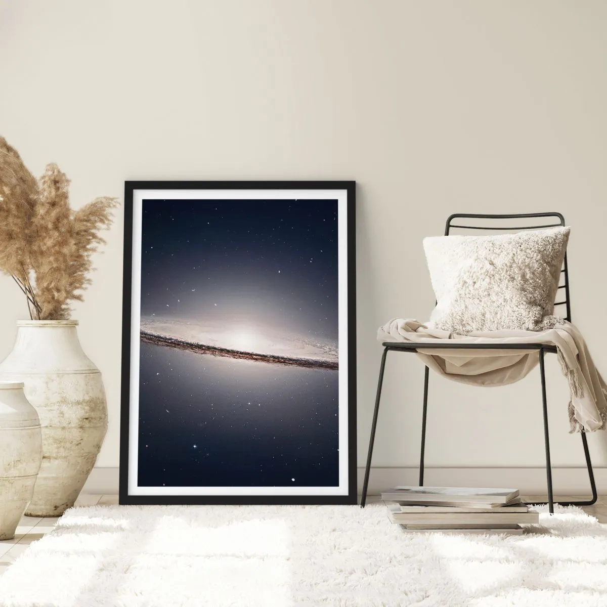 Affisch i svart ram - En monumental spiralgalax mot bakgrund av rymden - 50x70cm - En gång i en galax långt, långt borta.... - Modern väggdekoration för vardagsrum och sovrum ARTTOR