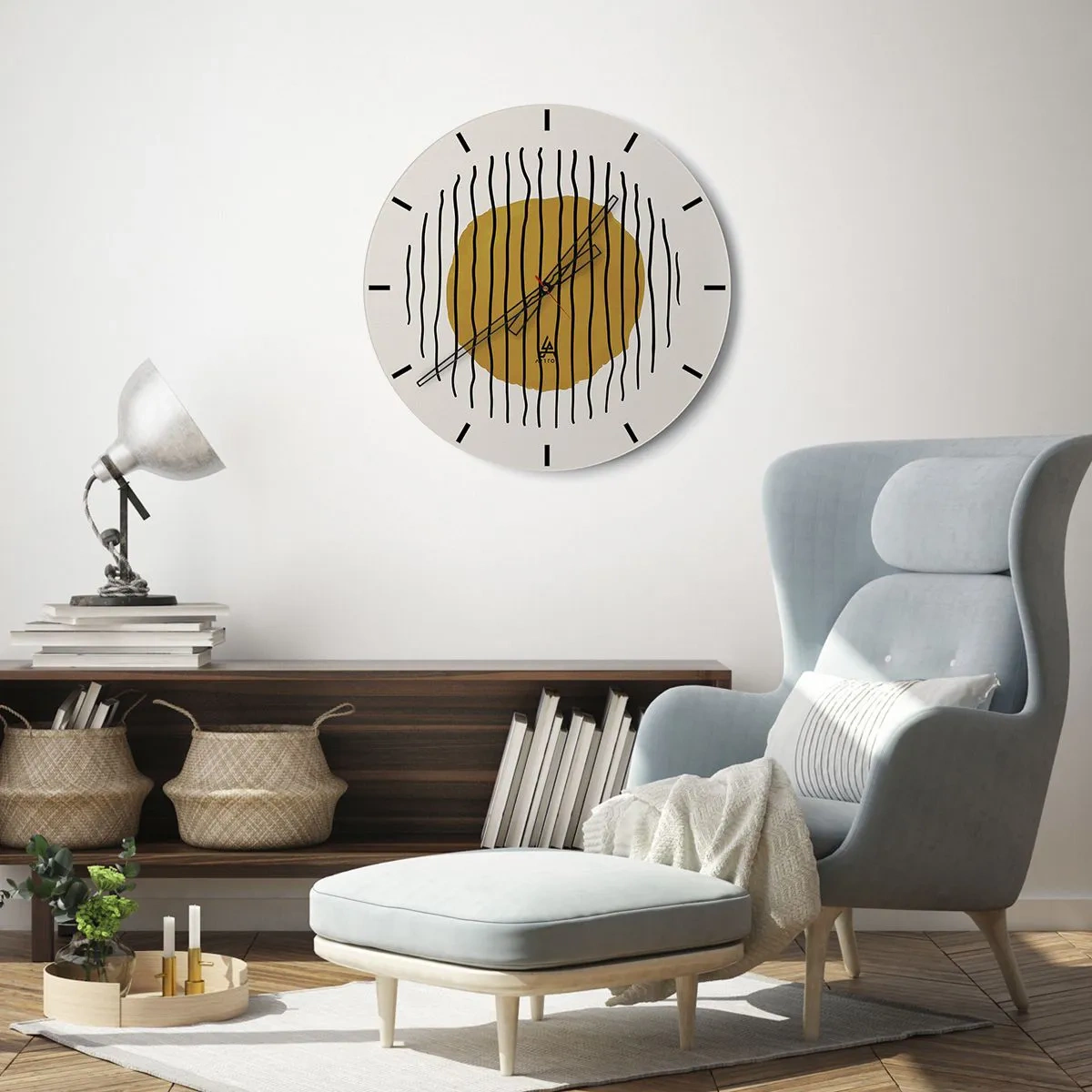 Väggklocka - Klocka på glas - En gul-orange cirkel omgiven av svarta vågiga linjer - 30x30cm - Abstraktion som darrar av glöd - Modern väggdekoration för vardagsrum, kök och sovrum ARTTOR
