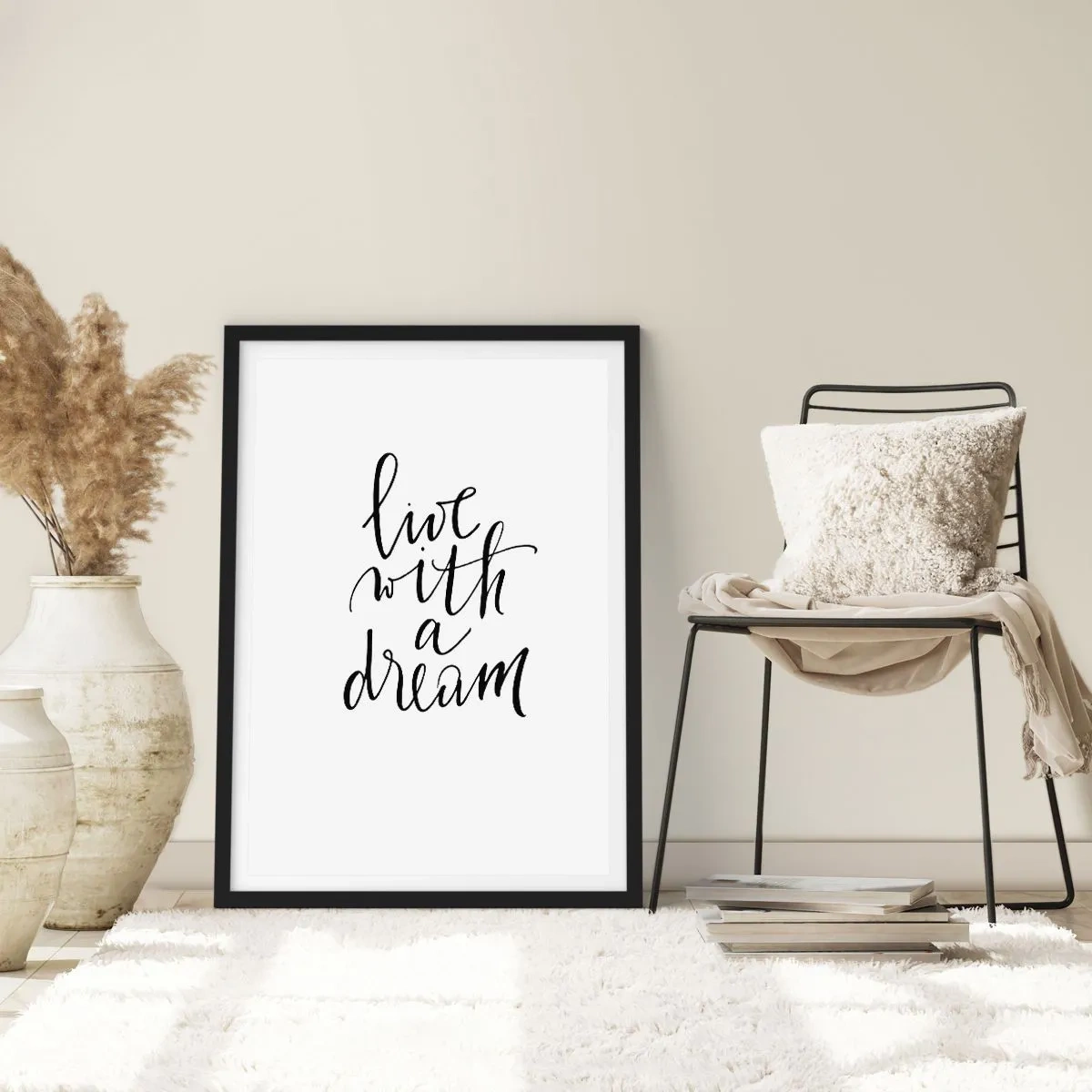 Affisch i svart ram - Minimalistisk inskription "Lev med en dröm" på vit bakgrund - 50x70cm - Of course - Modern väggdekoration för vardagsrum och sovrum ARTTOR