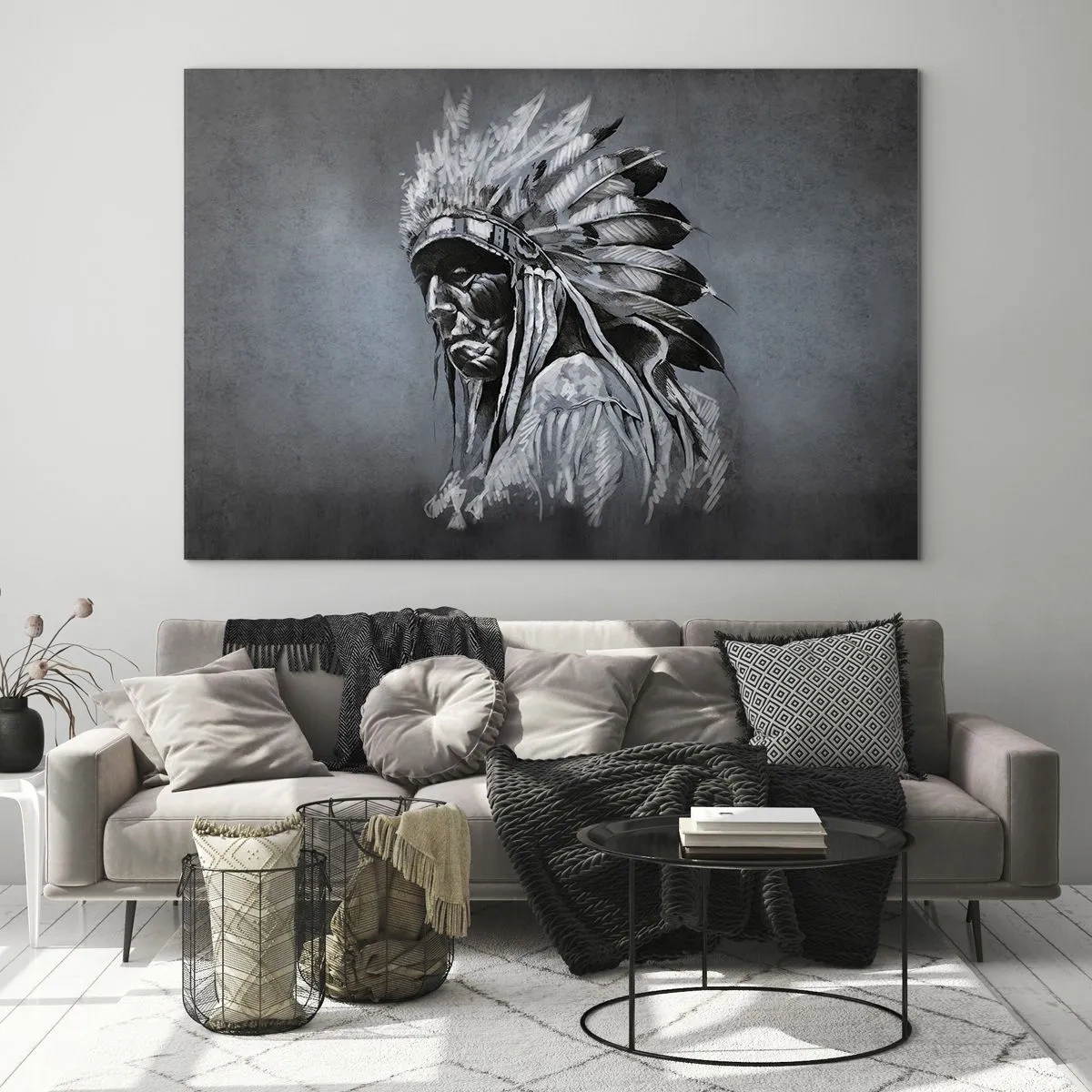 Glastavla - Bild på glas - Porträtt av en man med fjäderhuvudbonad mot en mörk, grå bakgrund - 70x50cm - Tillbaka till rötterna - Modern väggdekoration för vardagsrum och sovrum ARTTOR