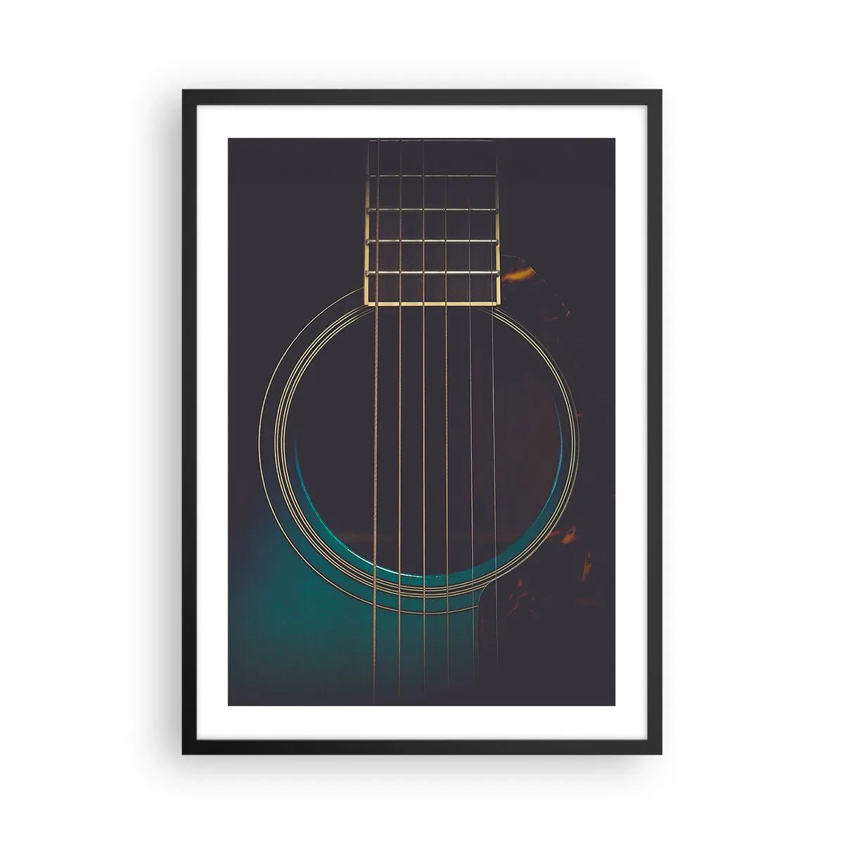 Affisch i svart ram - En konstnärlig närbild av resonansbotten på en akustisk gitarr. - 50x70cm - Ett ögonblick innan det ljuder - Modern väggdekoration för vardagsrum och sovrum ARTTOR
