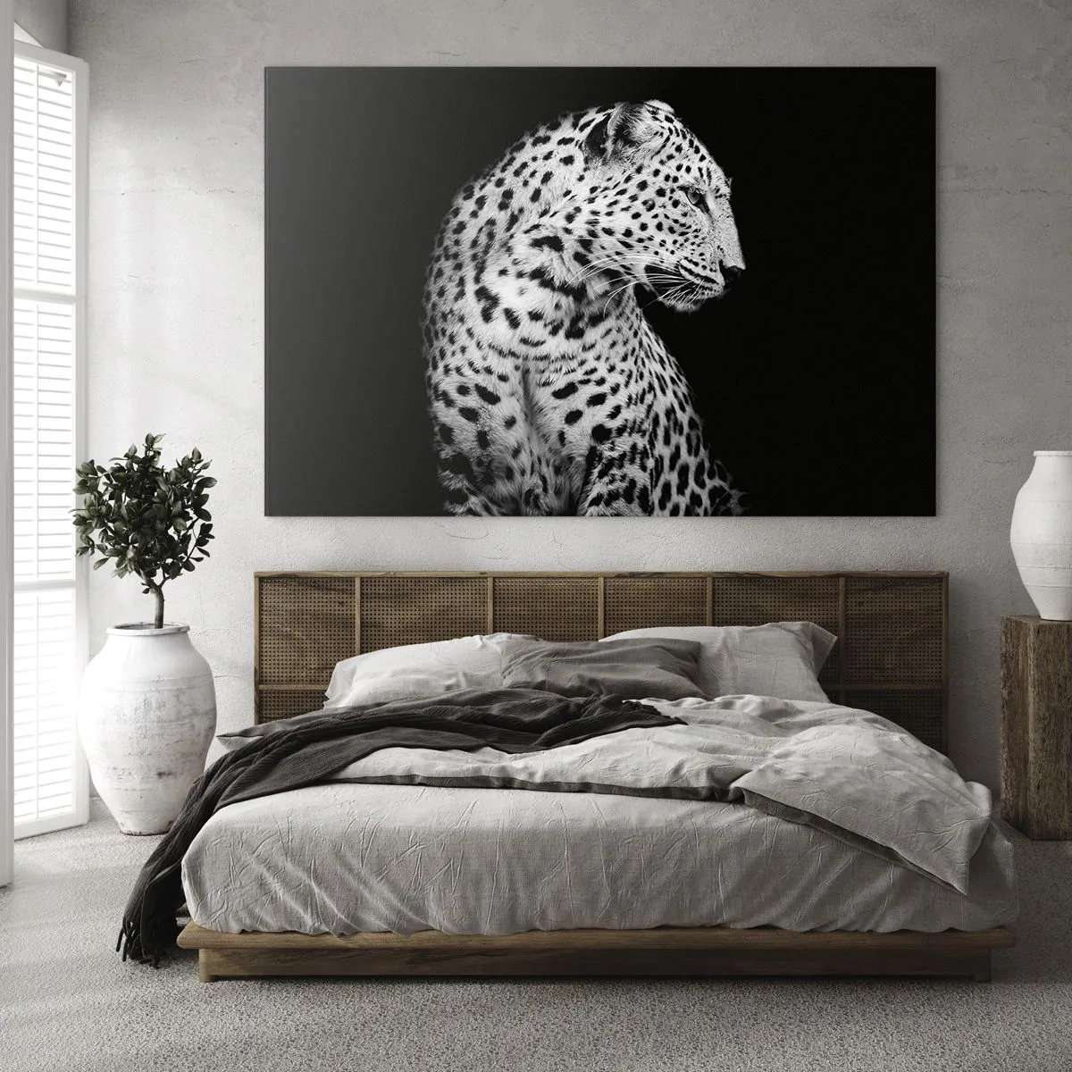 Glastavla - Bild på glas - En leopard i svartvitt ljus mot ett fönster - 70x50cm - Perfekt höger profil! - Modern väggdekoration för vardagsrum och sovrum ARTTOR