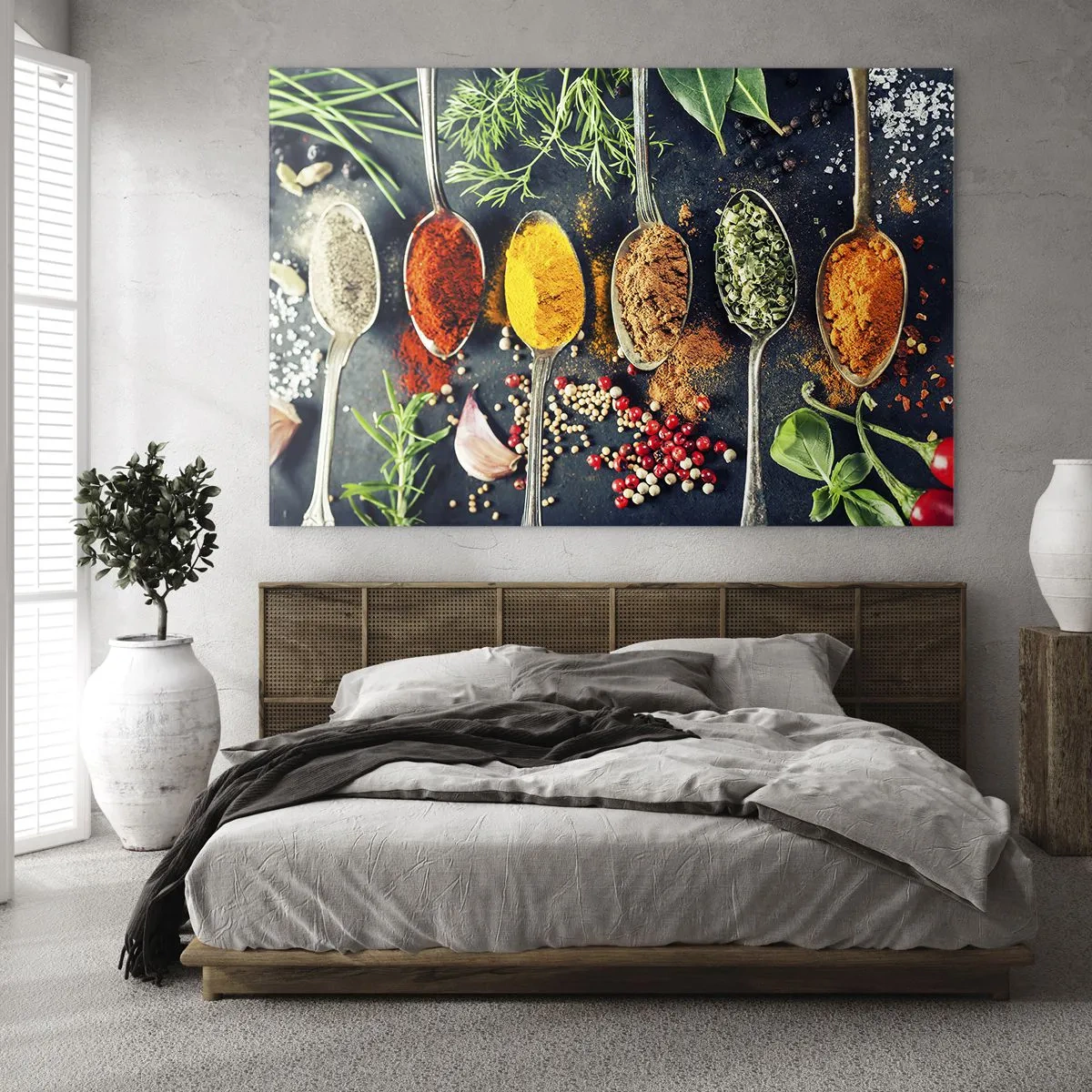 Glastavla - Bild på glas - Färgglada kryddor i skedar omgivna av färska örter och grönsaker - 70x50cm - Kulinarisk magi - Modern väggdekoration för vardagsrum och sovrum ARTTOR