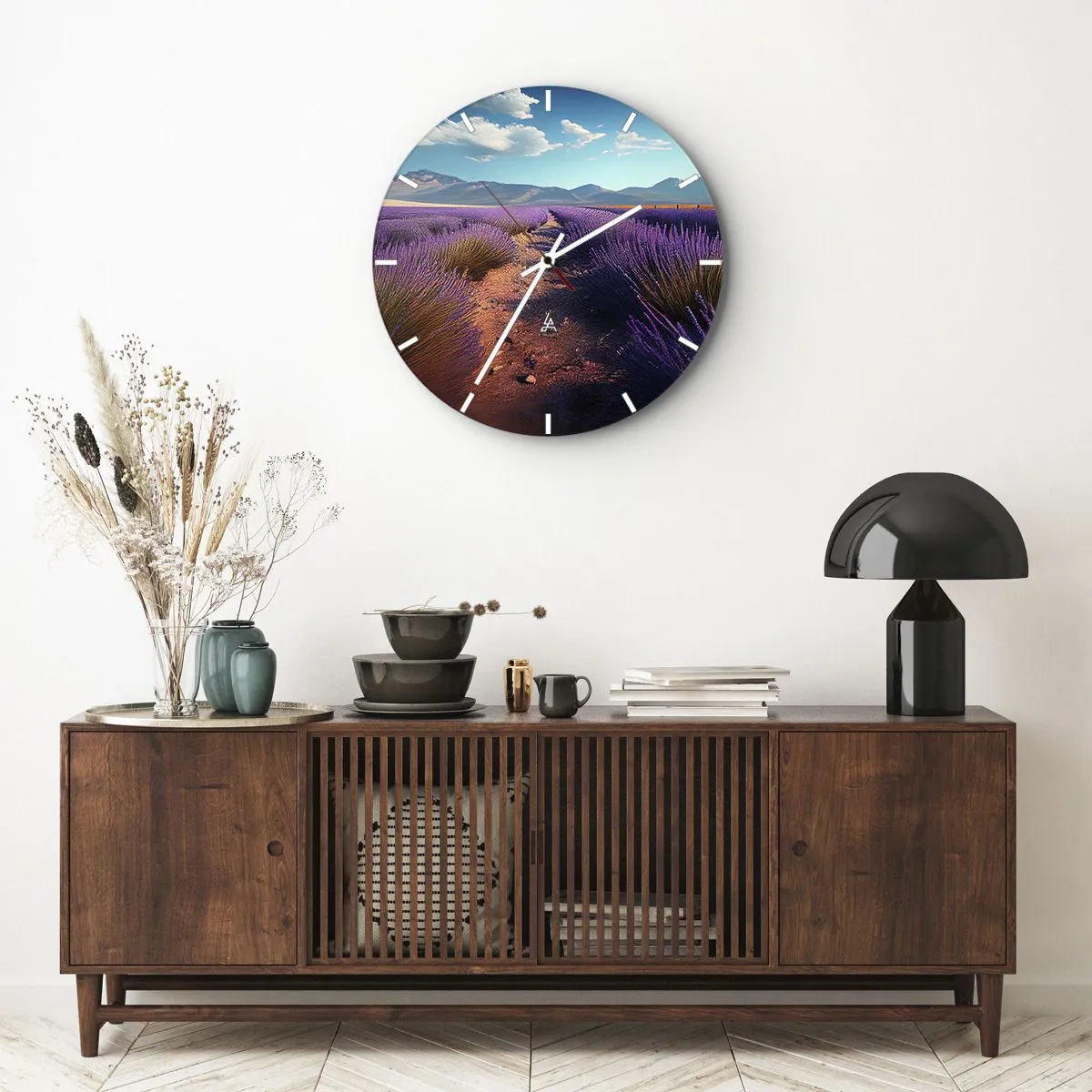 Väggklocka - Klocka på glas - Ett lavendelfält med ett bergslandskap i bakgrunden - 30x30cm - Doftande fält - Modern väggdekoration för vardagsrum, kök och sovrum ARTTOR