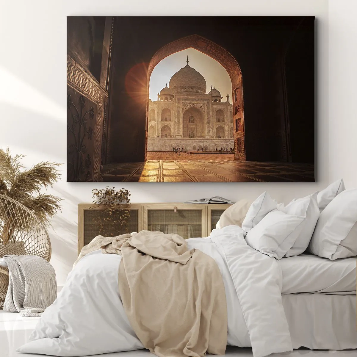 Canvastavla - Bild på duk - Taj Mahal i solljuset sett från portbågen - 70x50cm - Ett monument över överjordisk kärlek - Modern väggdekoration för vardagsrum och sovrum ARTTOR
