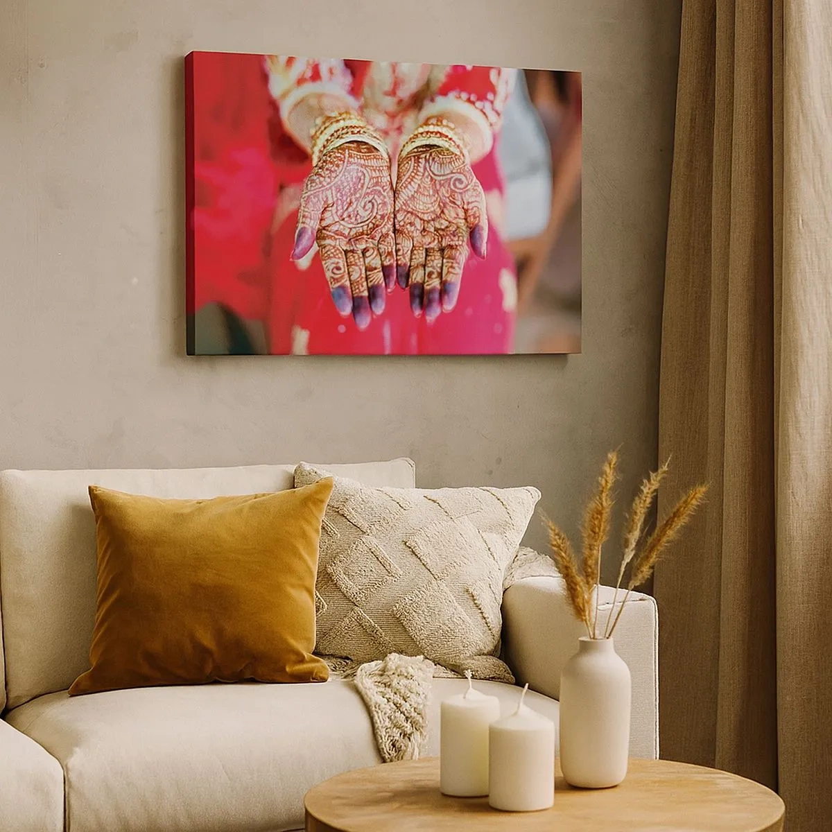 Canvastavla - Bild på duk - Händer dekorerade med henna mot bakgrund av en röd klänning - 70x50cm - Redo att fånga lyckan - Modern väggdekoration för vardagsrum och sovrum ARTTOR