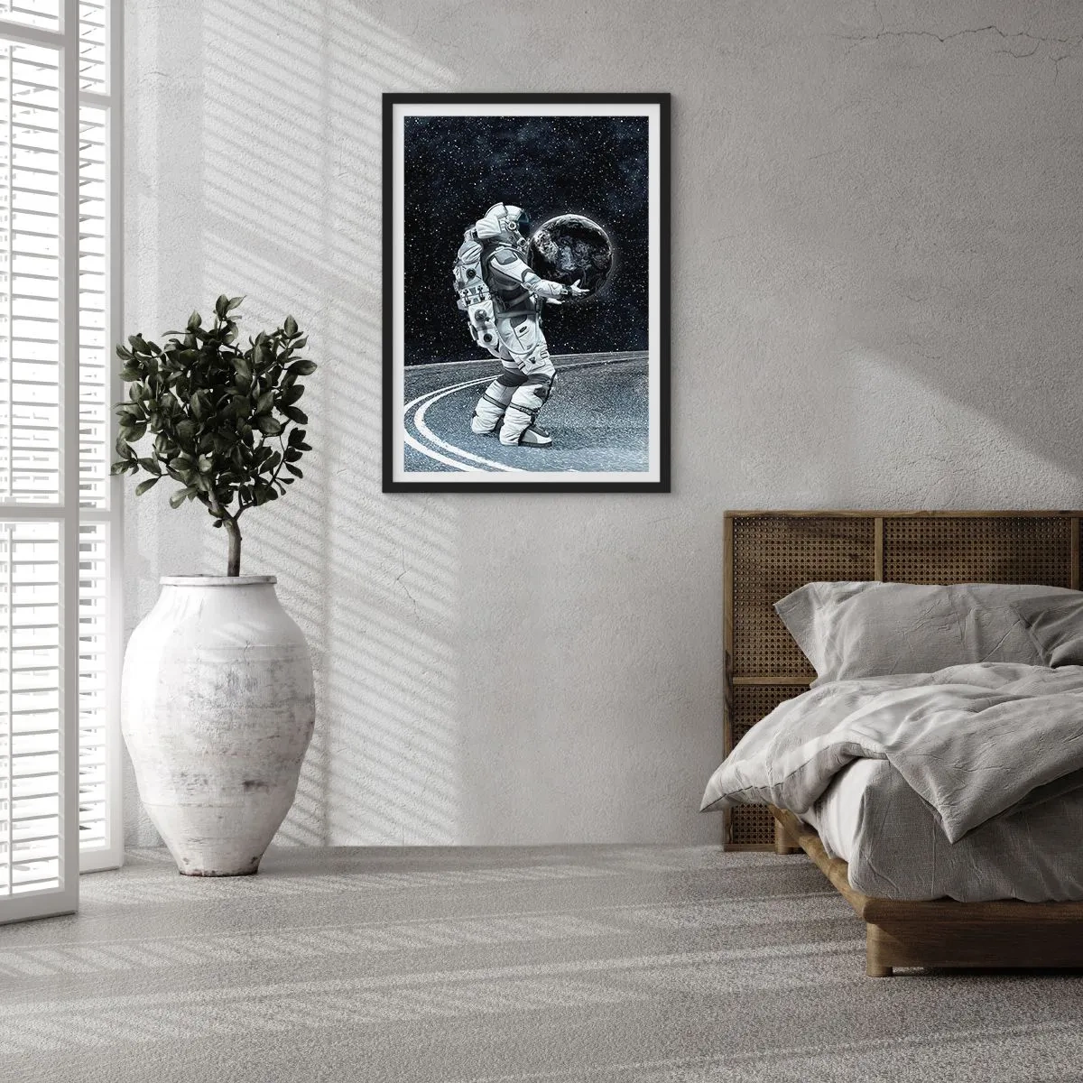 Affisch i svart ram - En astronaut i rymden som håller en sfär som liknar jorden. - 50x70cm - På Vintergatan - Modern väggdekoration för vardagsrum och sovrum ARTTOR