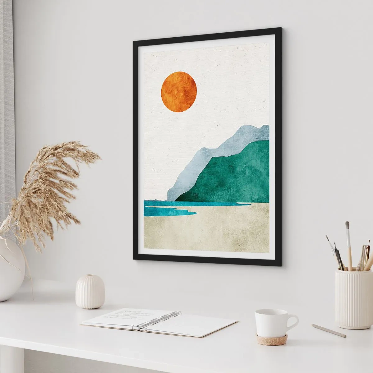 Affisch i svart ram - Minimalistiskt bergslandskap med strand och sol - 50x70cm - Landskap som det borde vara - Modern väggdekoration för vardagsrum och sovrum ARTTOR