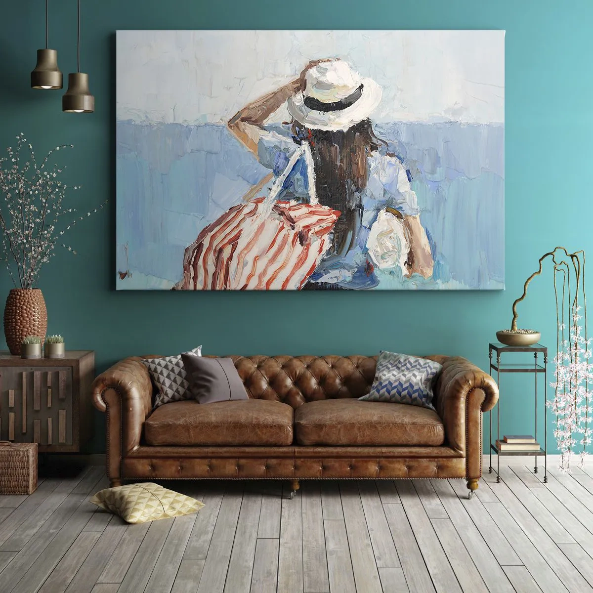 Canvastavla - Bild på duk - En kvinna i hatt mot det blå havet - 70x50cm - Välkommen på semester - Modern väggdekoration för vardagsrum och sovrum ARTTOR