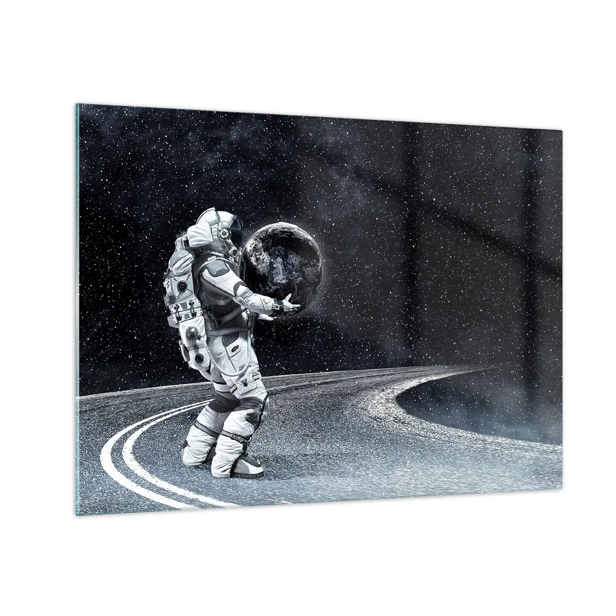 Glastavla - Bild på glas - En astronaut som bär jorden på sin väg genom universum - 70x50cm - På Vintergatan - Modern väggdekoration för vardagsrum och sovrum ARTTOR