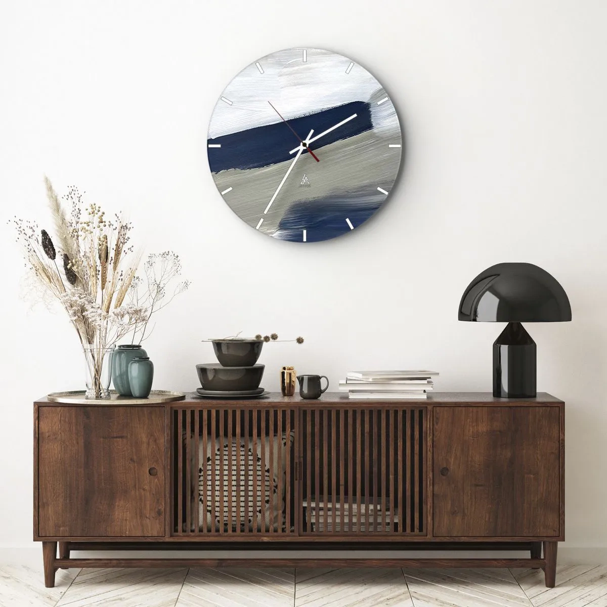 Väggklocka - Klocka på glas - Abstrakta penseldrag i vitt och marinblått - 30x30cm - Möte med vitt - Modern väggdekoration för vardagsrum, kök och sovrum ARTTOR