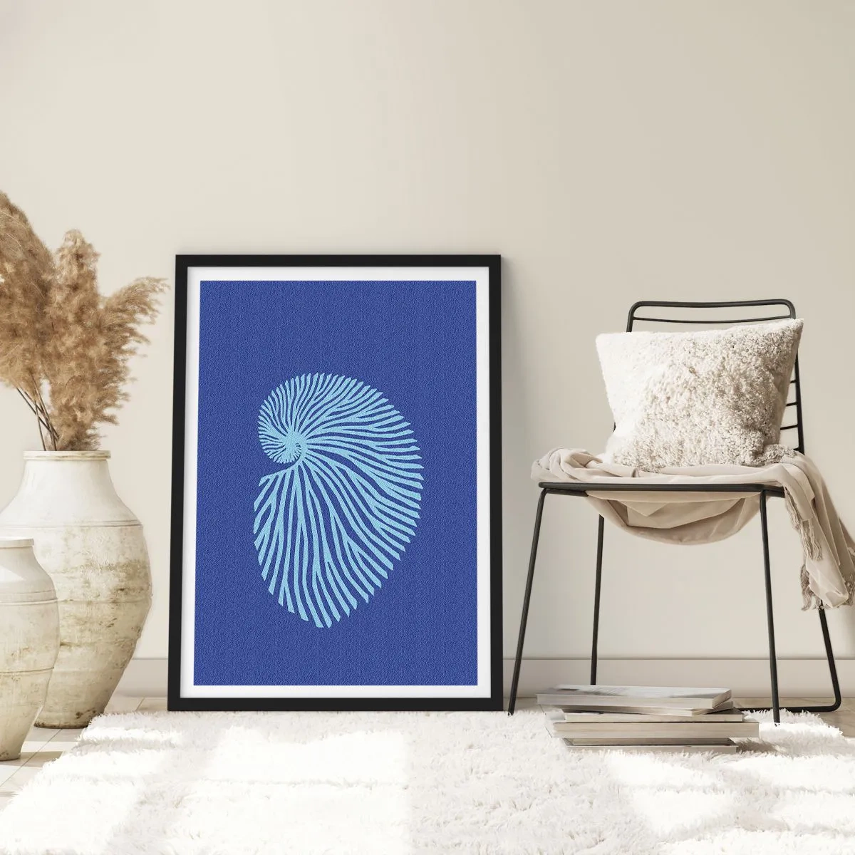 Affisch i svart ram - Stiliserad skalgrafik i spiralform - 50x70cm - Födelse av ett skal - Modern väggdekoration för vardagsrum och sovrum ARTTOR