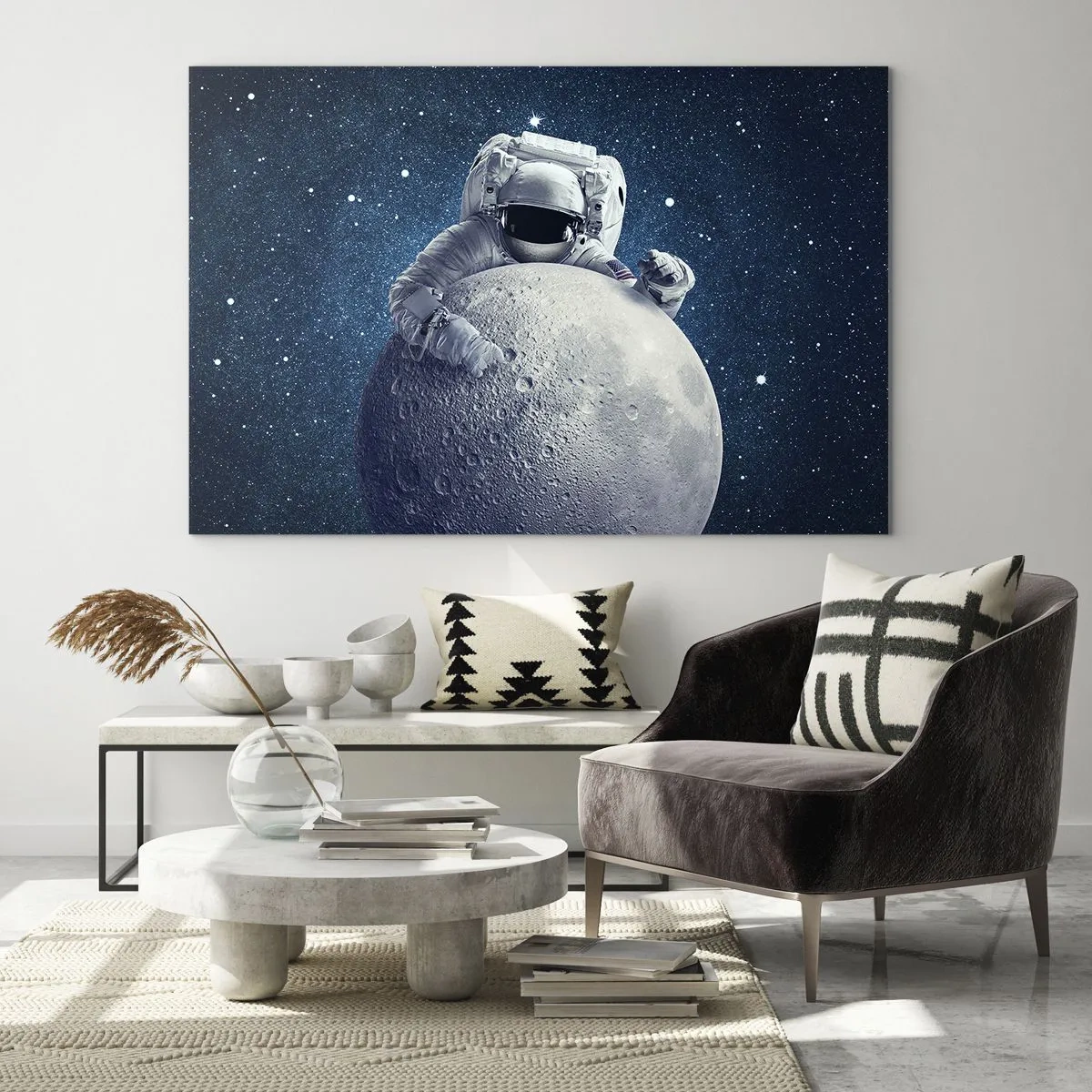 Glastavla - Bild på glas - Astronaut kramar månen mot en stjärnklar himmel - 70x50cm - Skojare i rymden - Modern väggdekoration för vardagsrum och sovrum ARTTOR
