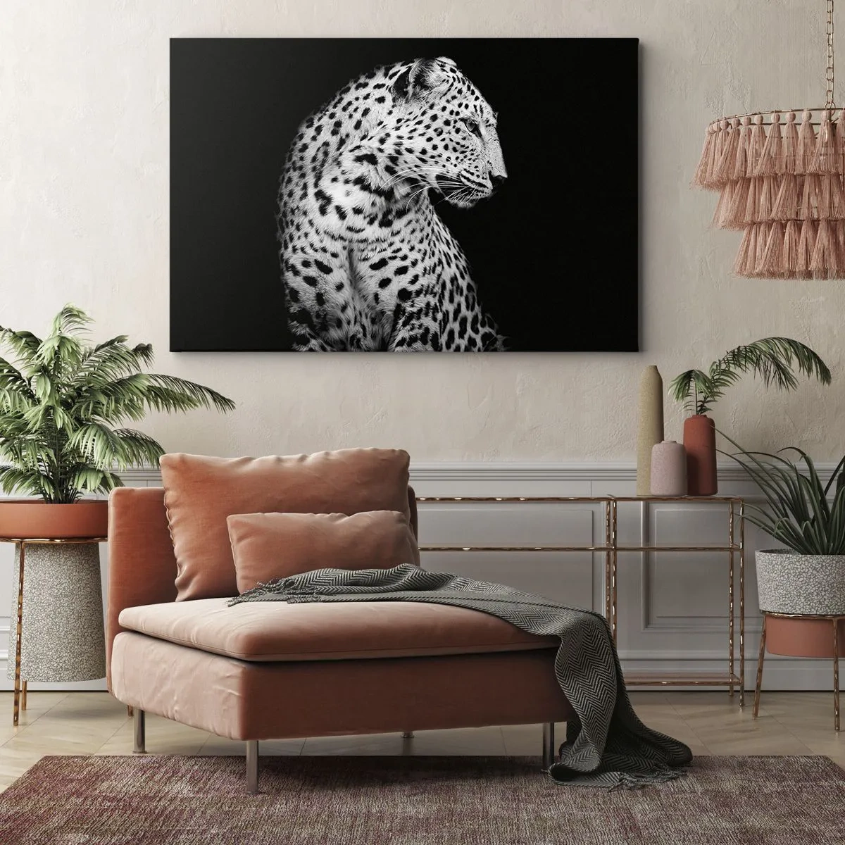 Canvastavla - Bild på duk - Svartvit bild av en leopard mot svart bakgrund - 70x50cm - Perfekt höger profil! - Modern väggdekoration för vardagsrum och sovrum ARTTOR