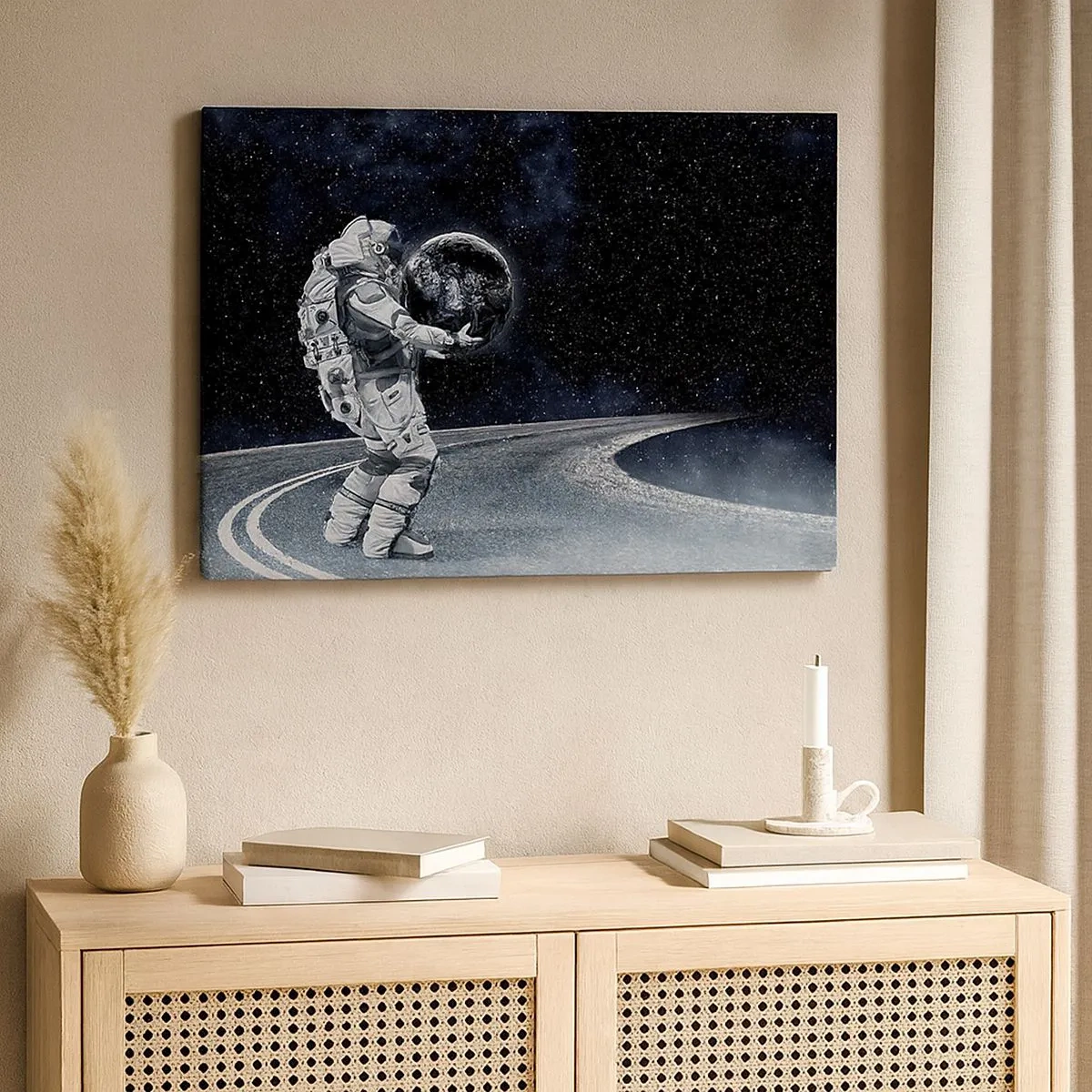 Canvastavla - Bild på duk - Astronaut med jorden mot stjärnhimlen - 70x50cm - På Vintergatan - Modern väggdekoration för vardagsrum och sovrum ARTTOR