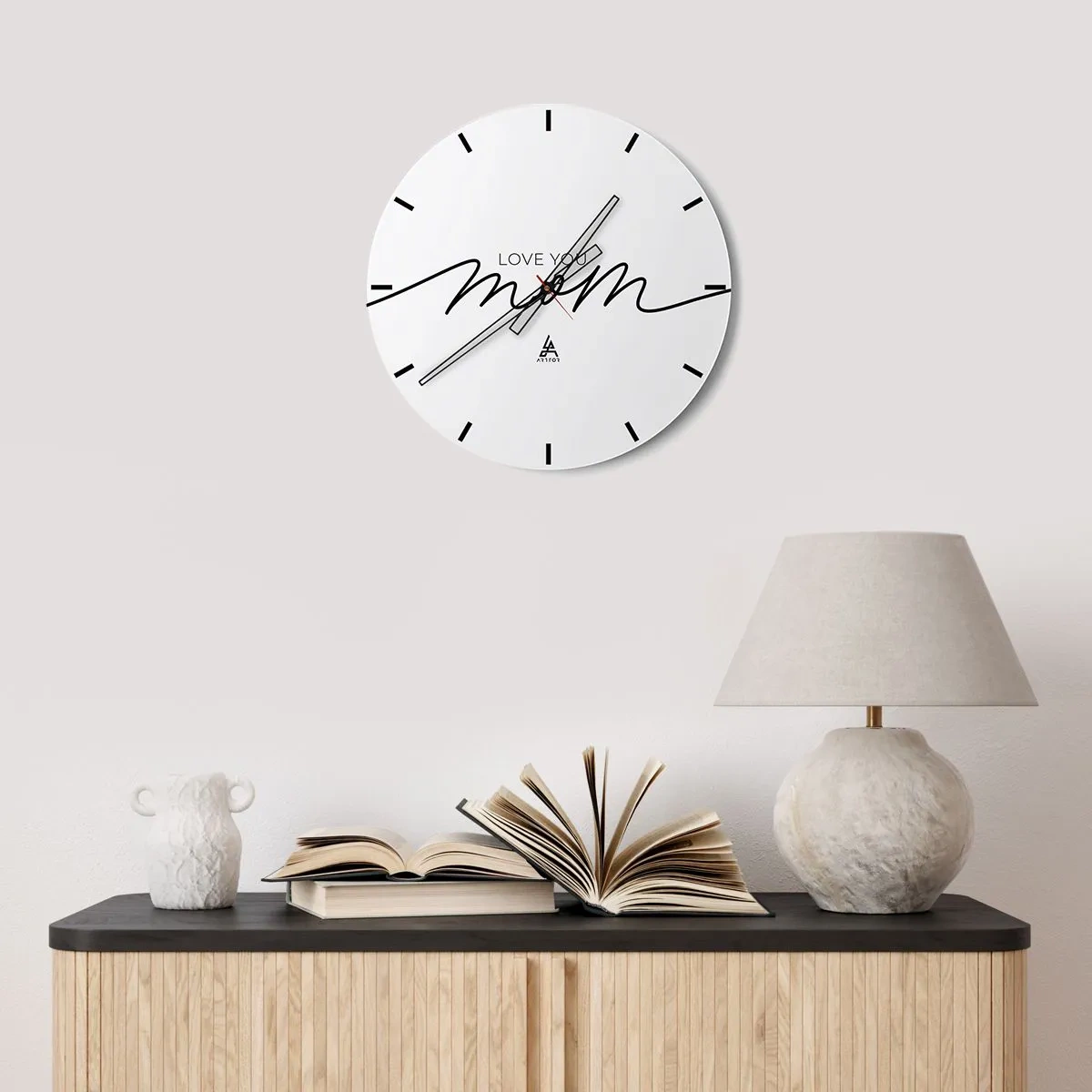 Väggklocka - Klocka på glas - Inskriptionen "Älskar dig mamma" på vit bakgrund i elegant stil - 30x30cm - Jag är mycket rörd - Modern väggdekoration för vardagsrum, kök och sovrum ARTTOR
