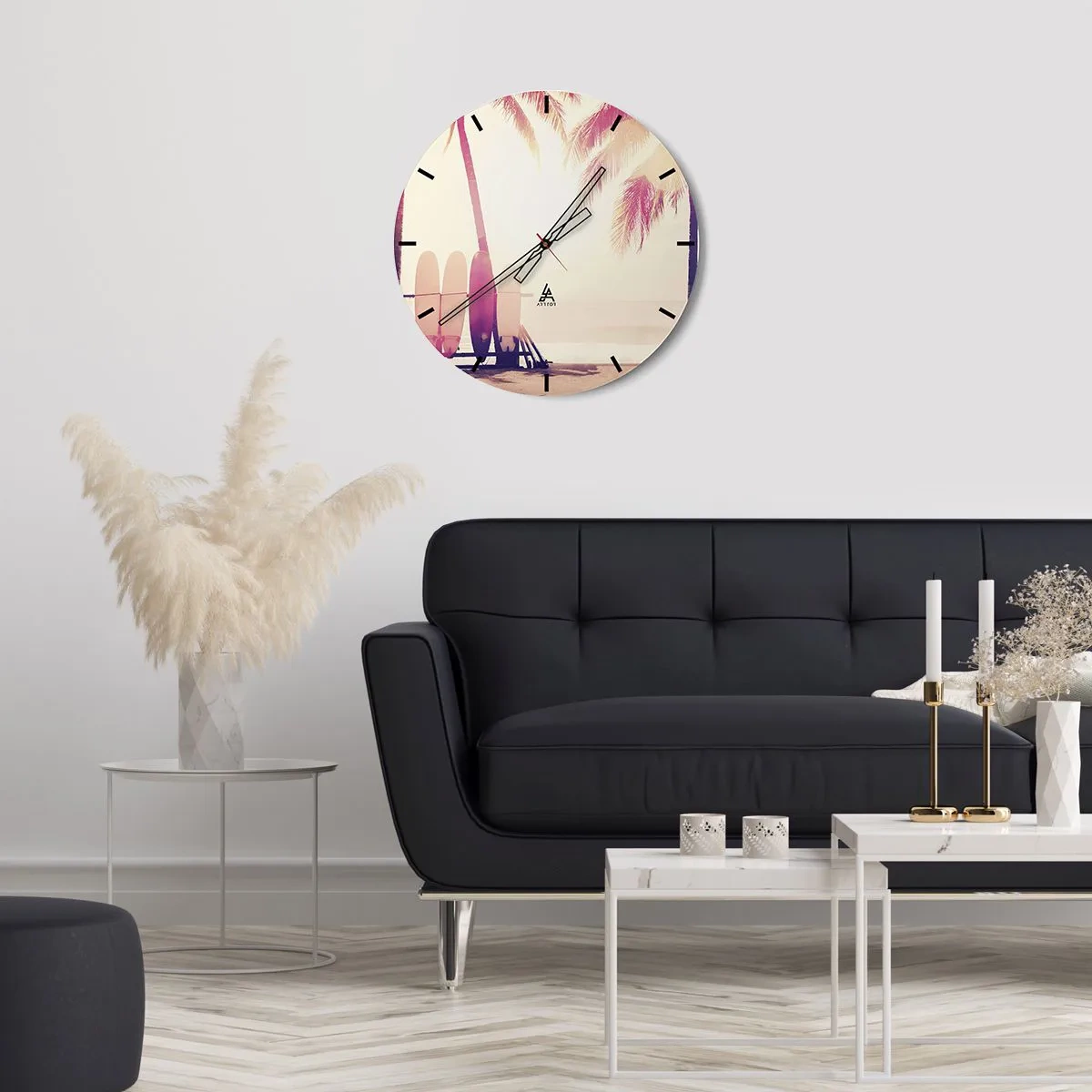 Väggklocka - Klocka på glas - Surfbrädor och palmer på stranden i gryningen - 30x30cm - Det blir en underbar dag - Modern väggdekoration för vardagsrum, kök och sovrum ARTTOR