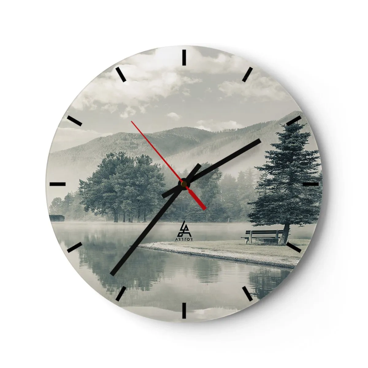 Väggklocka - Klocka på glas - Morgondimma över en tyst sjö bland bergen - 30x30cm - Sjön sover fortfarande - Modern väggdekoration för vardagsrum, kök och sovrum ARTTOR
