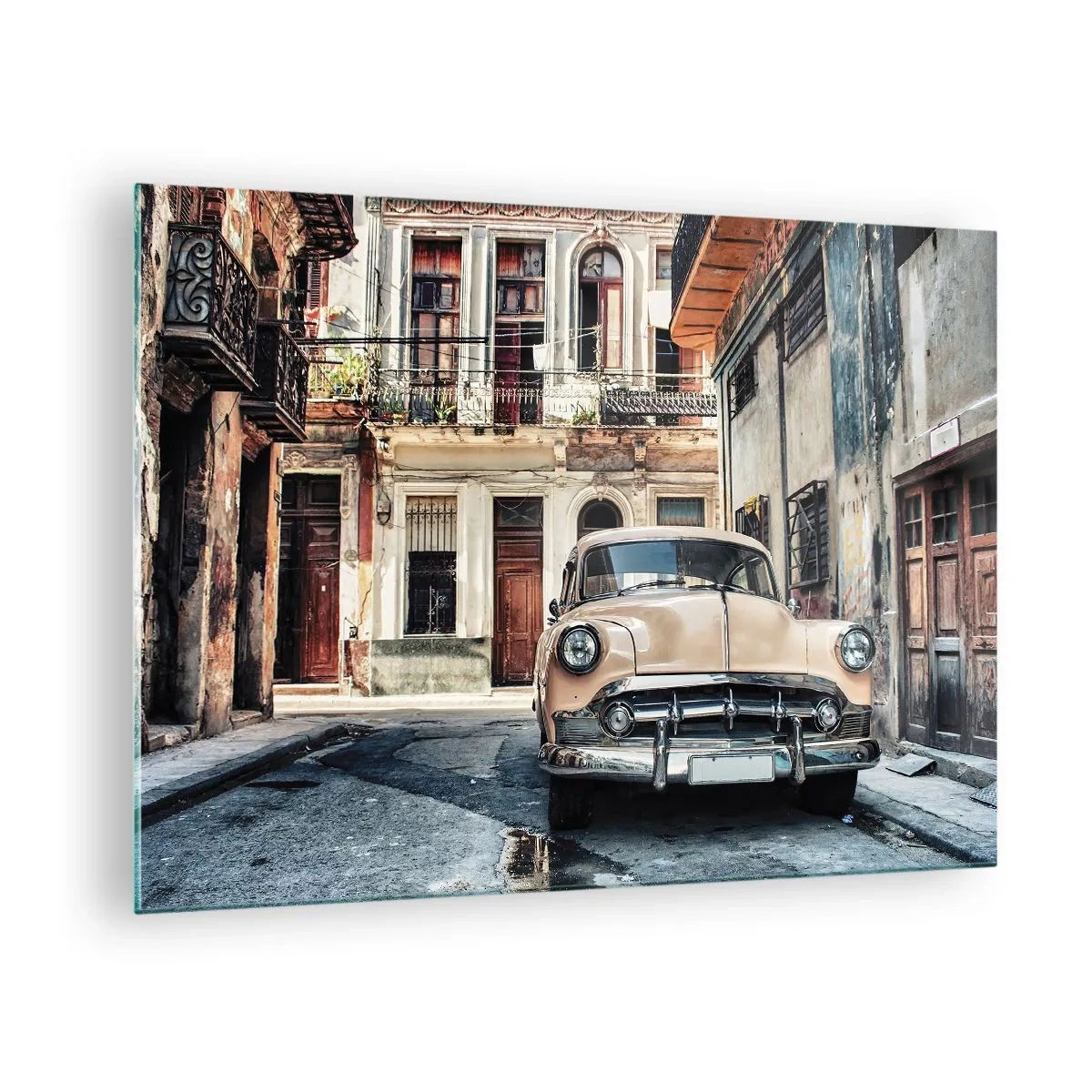 Glastavla - Bild på glas - Retro bil på gatan i den gamla staden - 70x50cm - Siesta i Havana - Modern väggdekoration för vardagsrum och sovrum ARTTOR