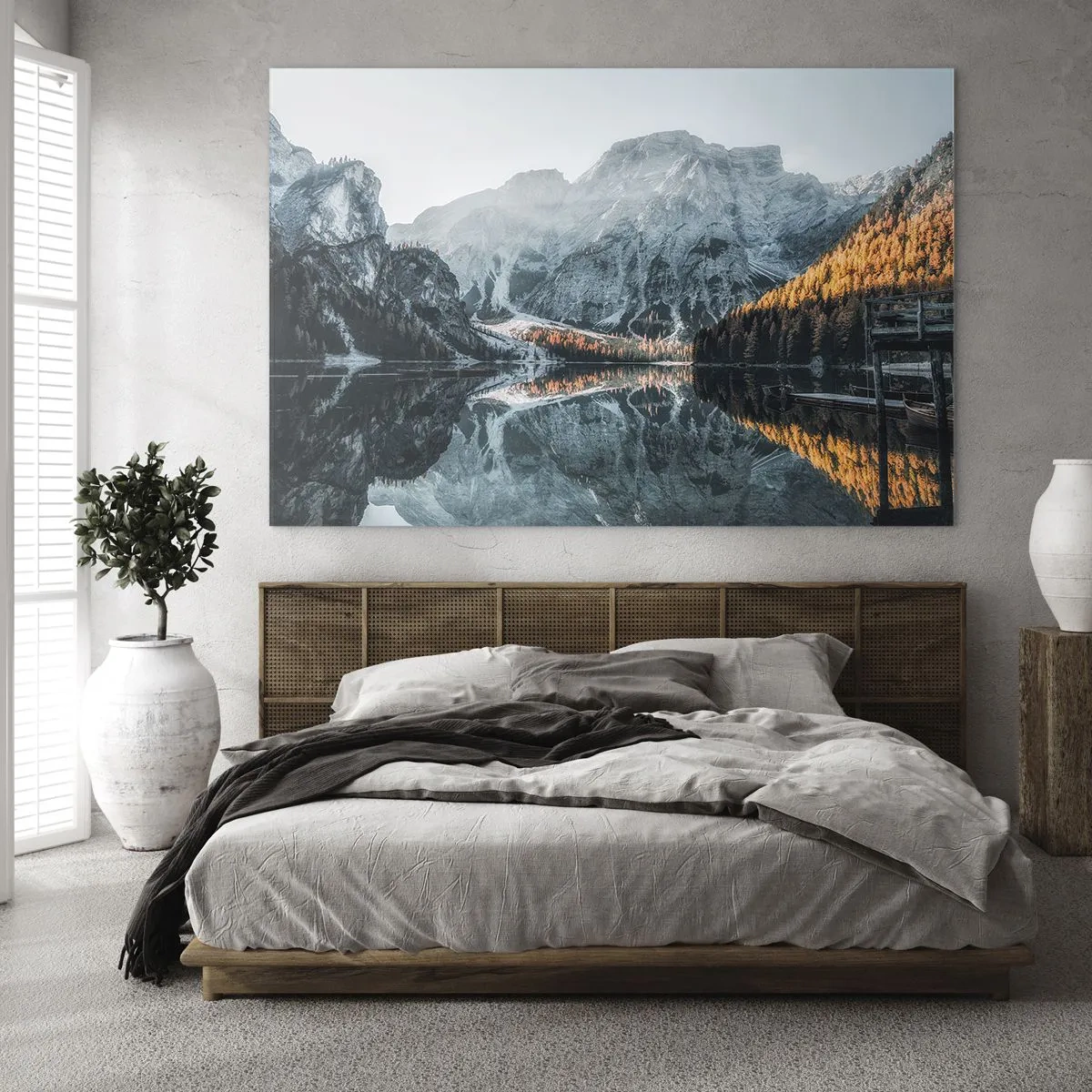 Glastavla - Bild på glas - Ett bergslandskap speglas i sjöns lugna yta - 70x50cm - Spegellandskap - Modern väggdekoration för vardagsrum och sovrum ARTTOR