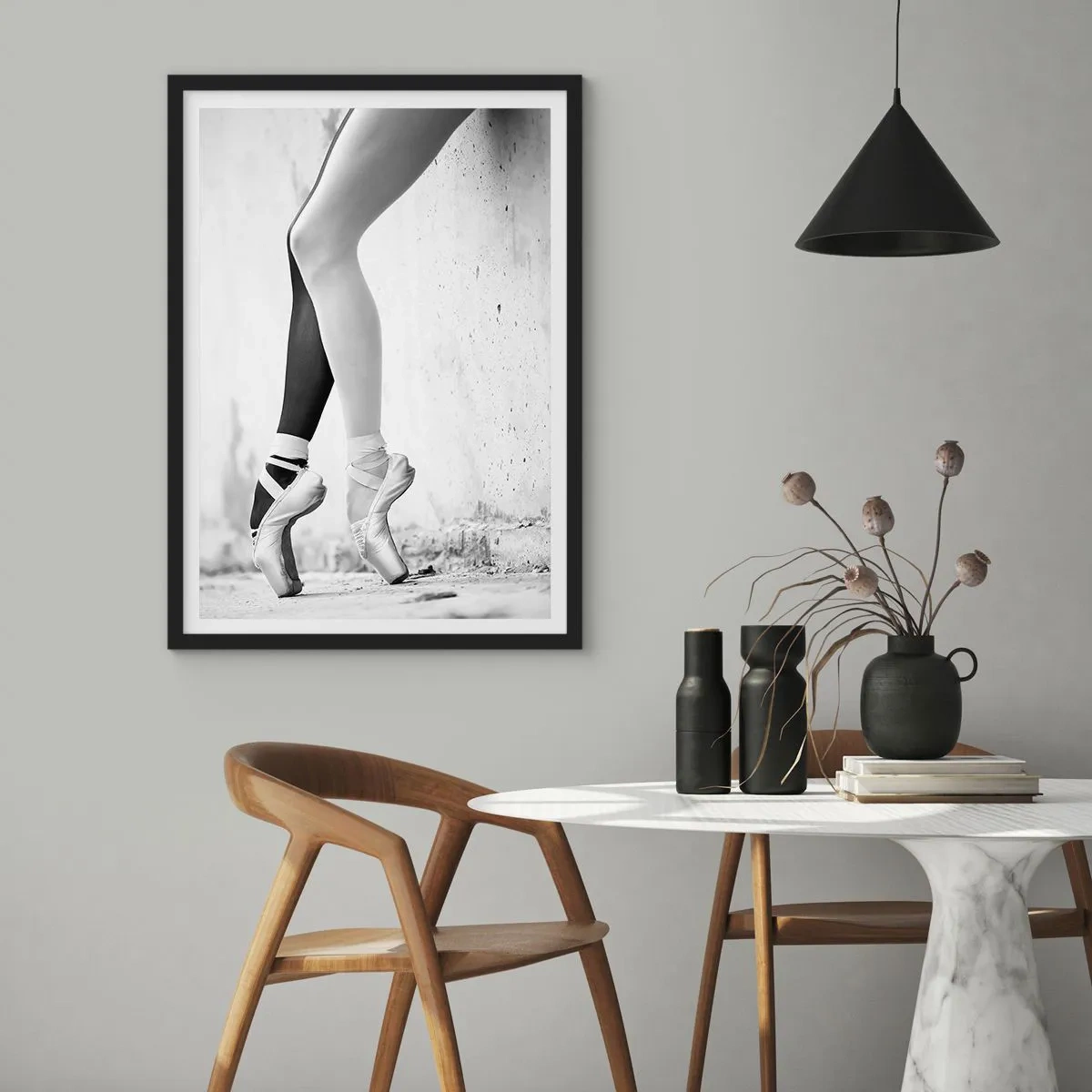 Affisch i svart ram - Balettens subtilitet - 50x70cm - Ballerina, voila! - Modern väggdekoration för vardagsrum och sovrum ARTTOR