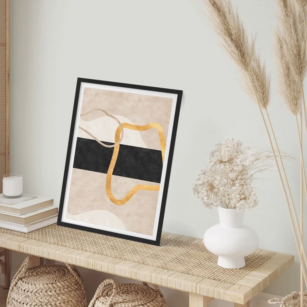 Affisch i svart ram - Abstrakt komposition med svart, guld och en neutral bakgrund - 50x70cm - Slingrande former - Modern väggdekoration för vardagsrum och sovrum ARTTOR